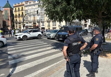 La Delegación del Gobierno de Valencia, blindada y con protestas dispersas por la visita de Sánchez