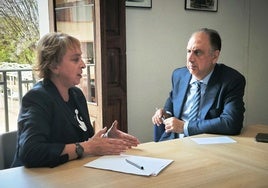 La alcaldesa Eva Sanz y el conseller de Emergencias, Juan Carlos Valderrama.