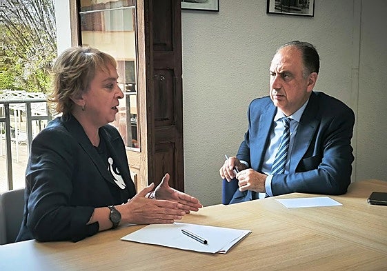 La alcaldesa Eva Sanz y el conseller de Emergencias, Juan Carlos Valderrama.