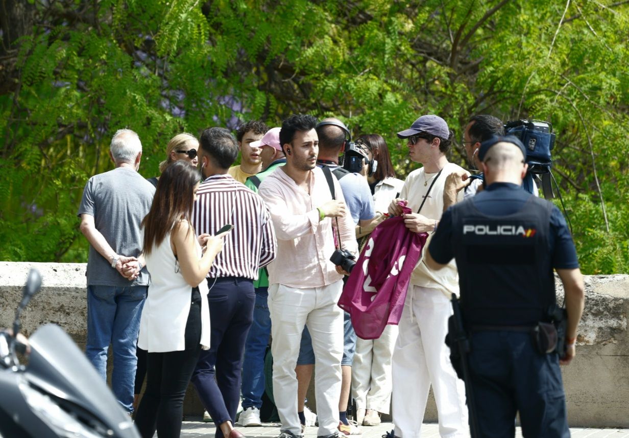 FOTOS | Protesta contra Sánchez durante su reunión con las víctimas de la dana en Valencia