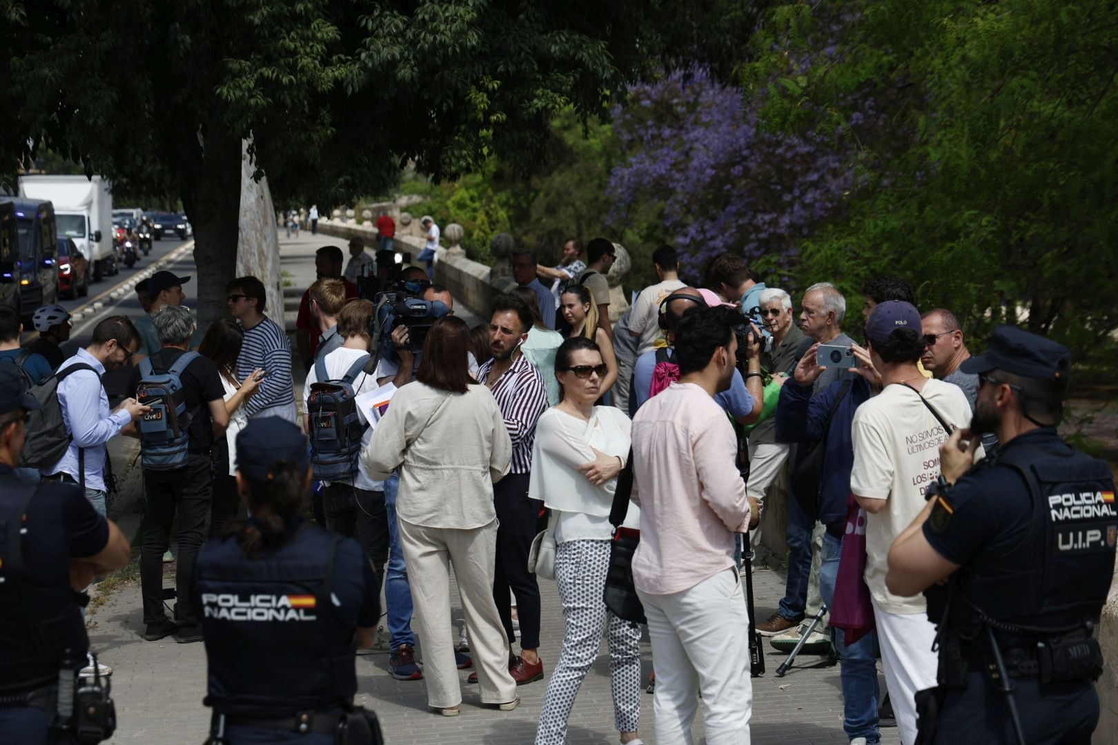 FOTOS | Protesta contra Sánchez durante su reunión con las víctimas de la dana en Valencia
