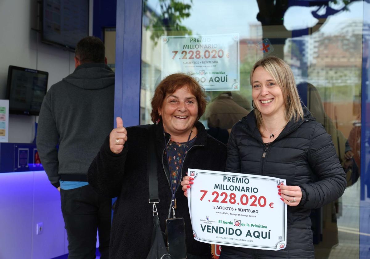 Dos ganadores de un premio millonario de lotería. Imagen de archivo.