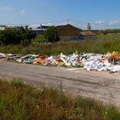 Vertedero ilegal en un huerto abandonado de Vara de Quart