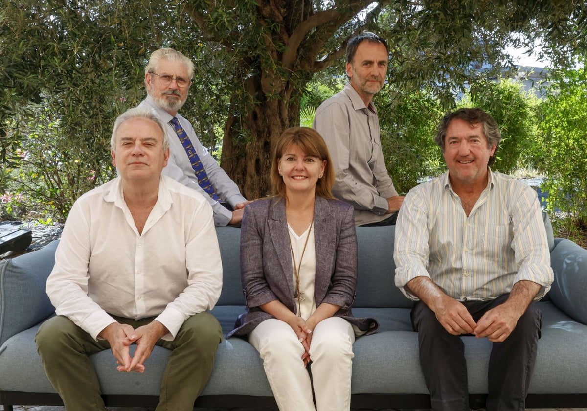 De izquierda a derecha: Antonio Camacho, Miguel Jover, Ana Blázquez, Carles Sanchís y Juan Valero de Palma.