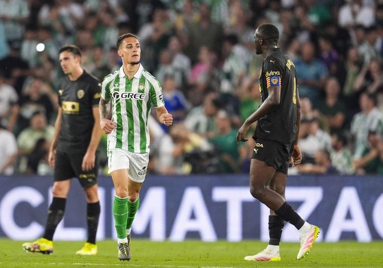 Antony, celebrando ante el Valencia.
