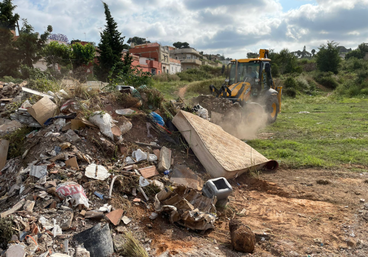 Basura en un solar.
