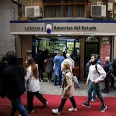 Colas en una administración de lotería.