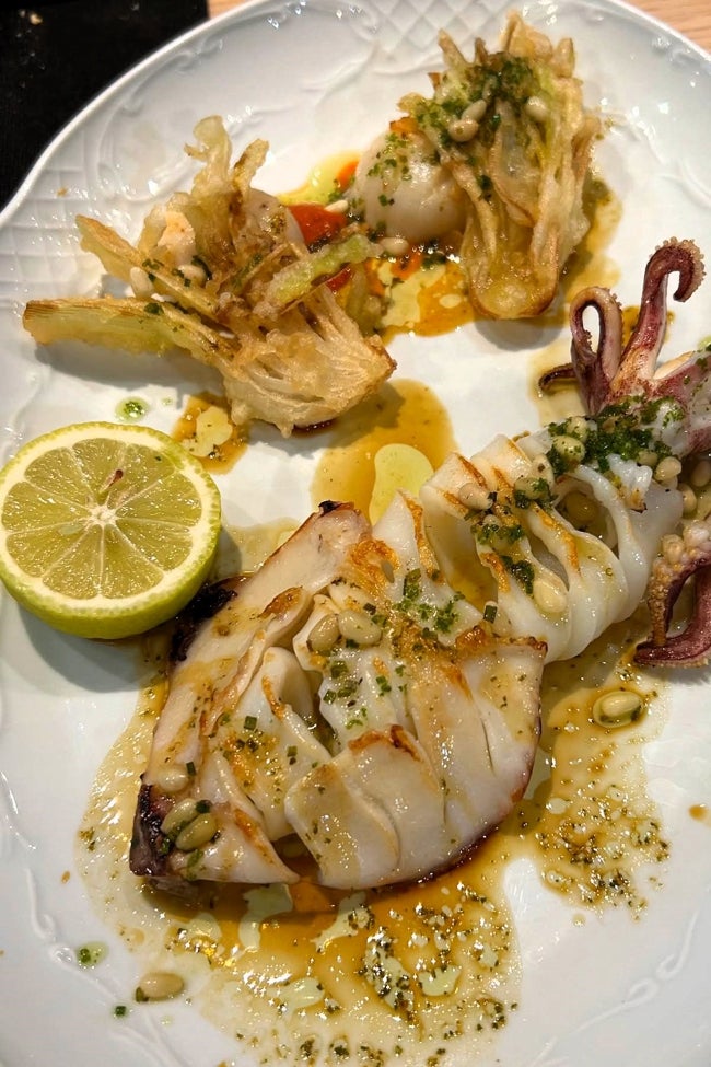 Calamar de playa a la brasa.