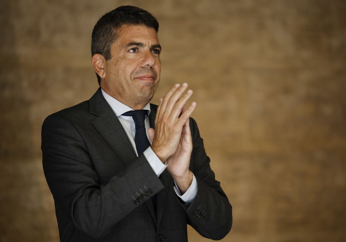 Mazón reacciona y llama a las asociaciones de víctimas de la dana para mantener una reunión