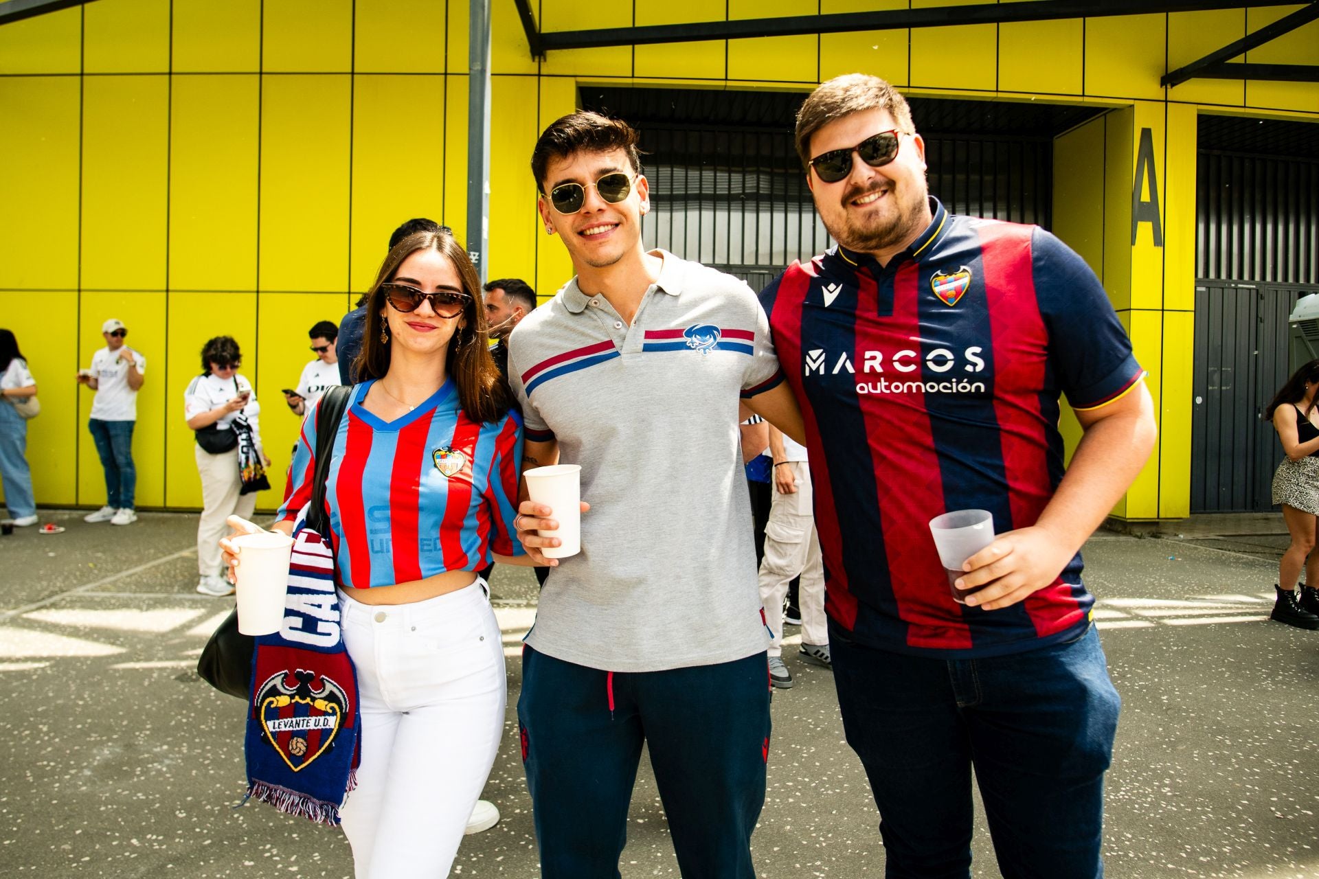 FOTOS | La afición del Levante UD toma Burgos