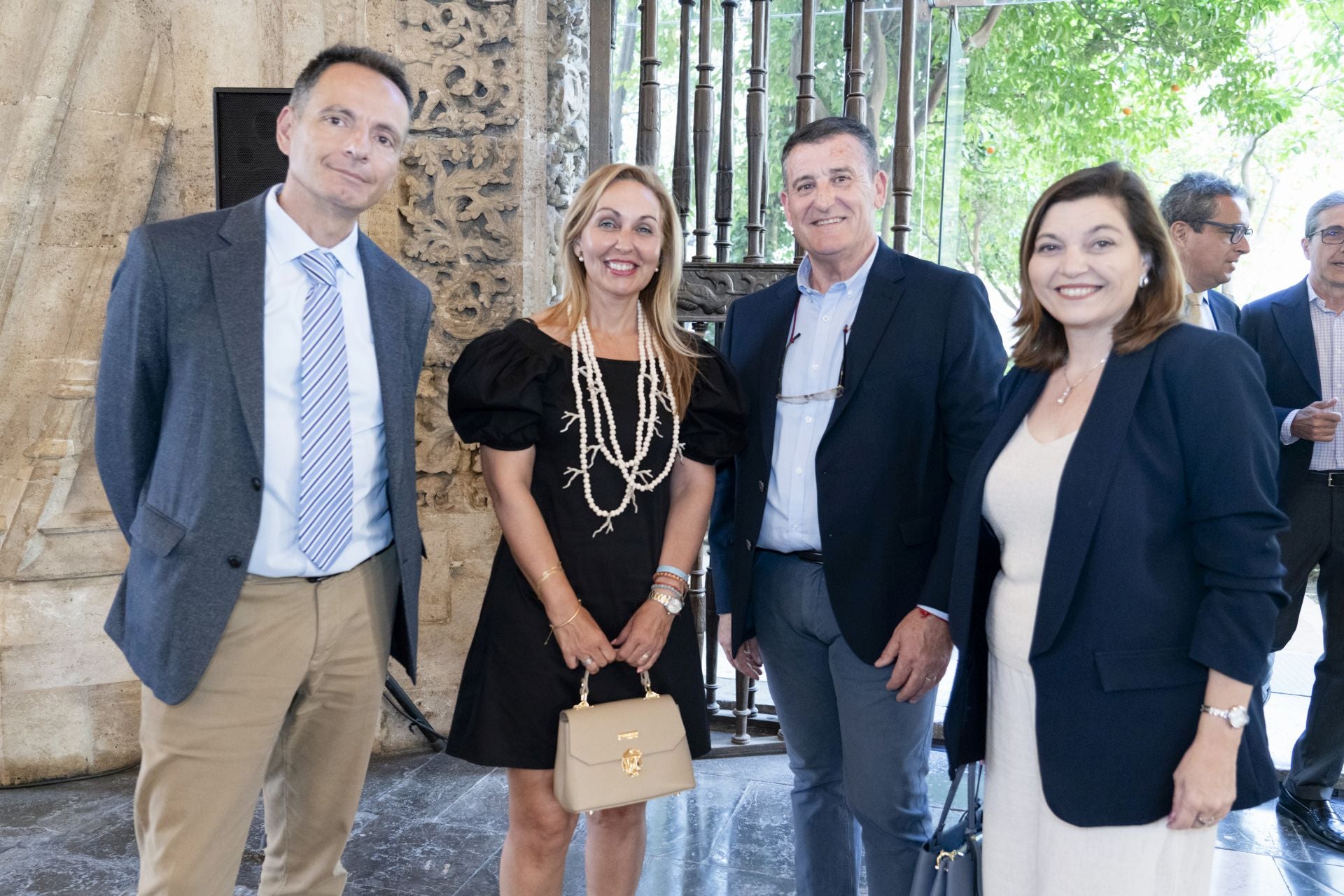 Amadeo Aznar, Mari Carmen Gimeno, Manolo Villoldo y Gracia Cicuéndez en los premios empresas centenarias.