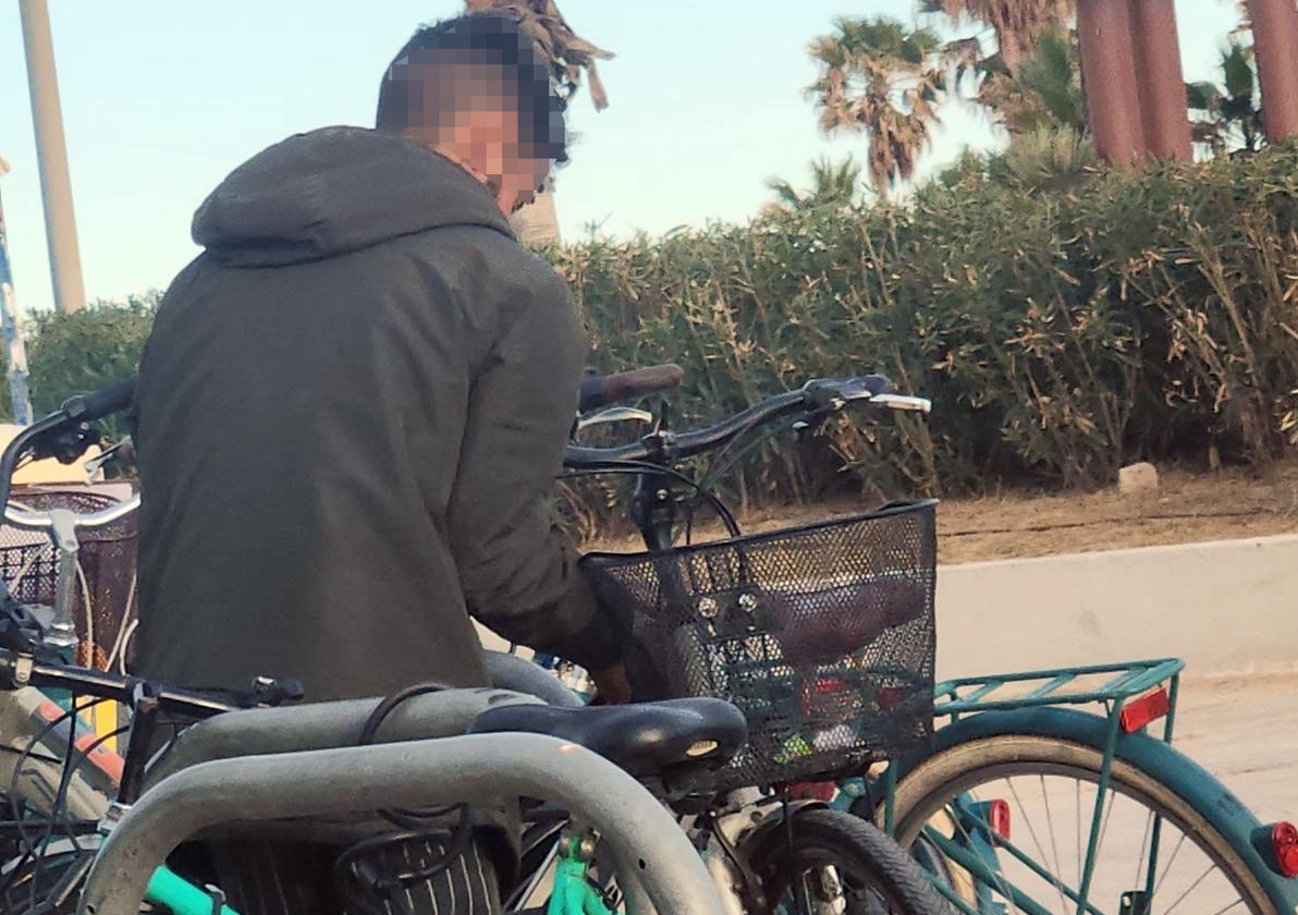 Así actúa la banda que roba bicis en Valencia: golpes de 2.000 euros, a plena luz del día y venta por lotes en mercadillos