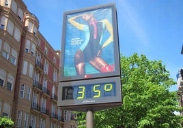 Un termómetro marca 35ºC en una imagen de archivo.