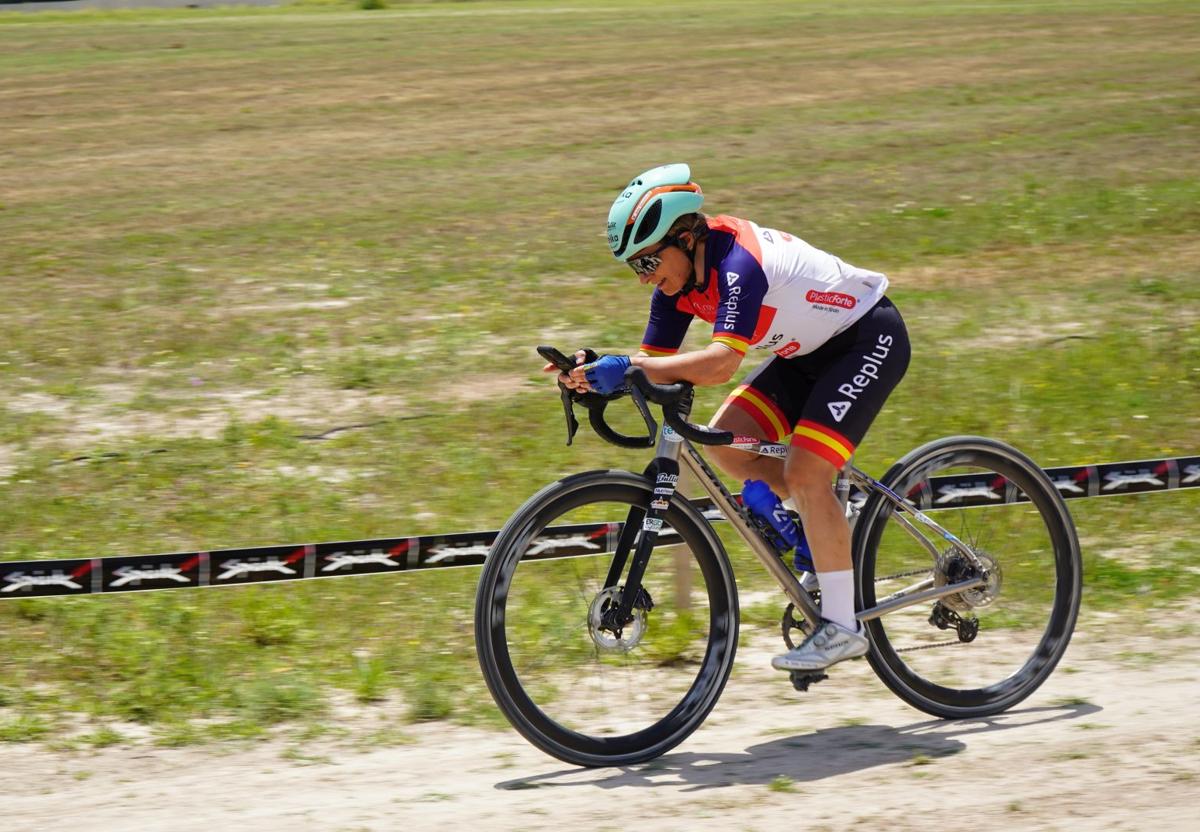 María José Silvestre, pionera mundial en el Gravel: 502 km en 24 horas en Bocairent