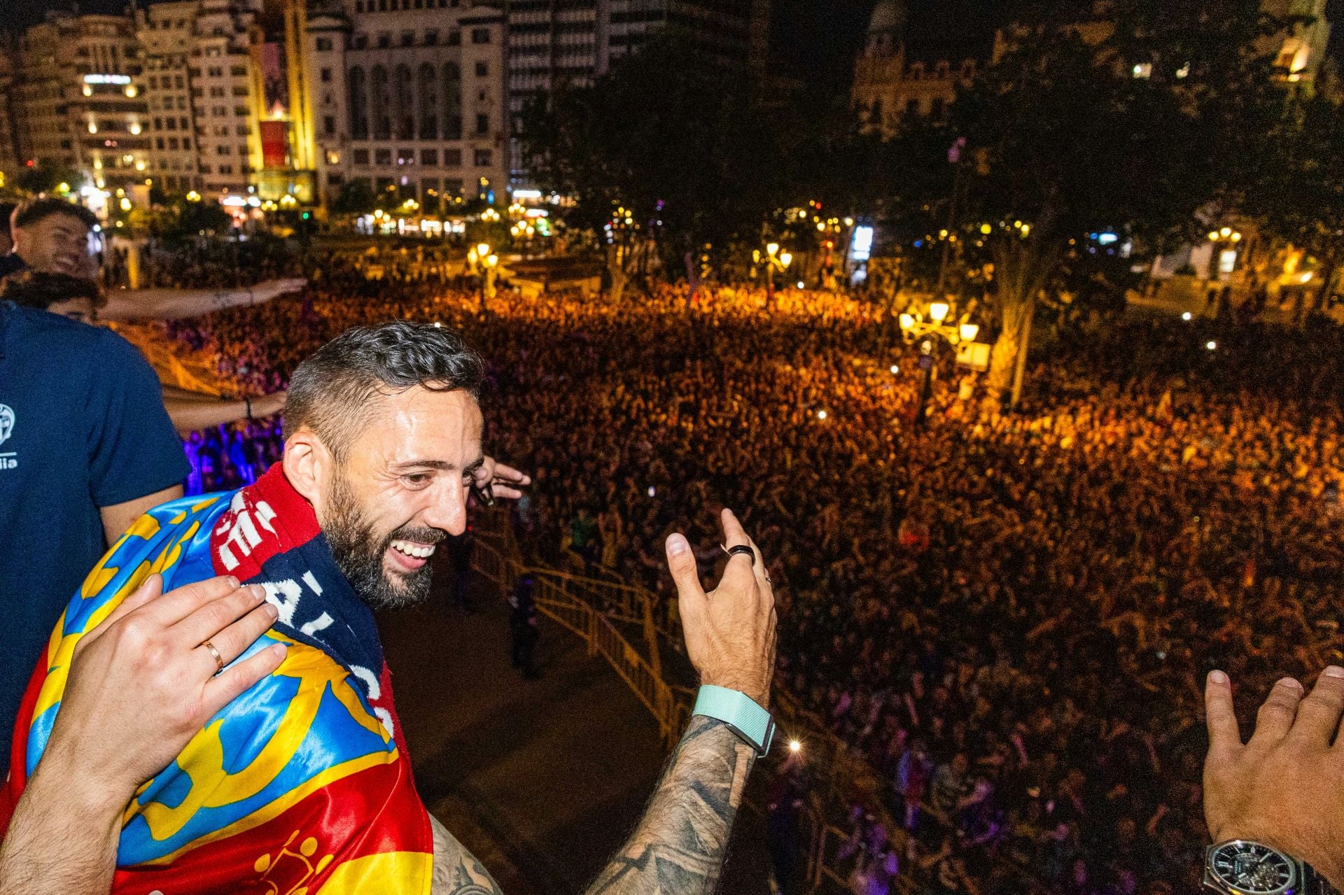 La rúa de celebración del ascenso del Levante, en imágenes
