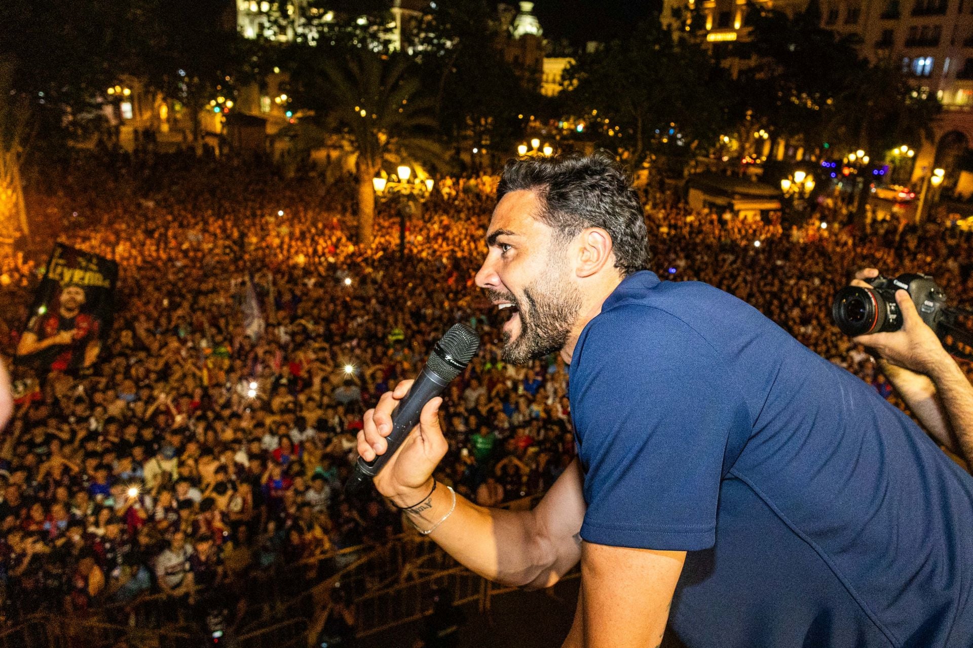 La rúa de celebración del ascenso del Levante, en imágenes