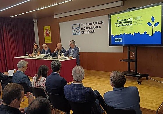 Reunión Dirección General de Medio Ambiente en la sede de la CHJ.