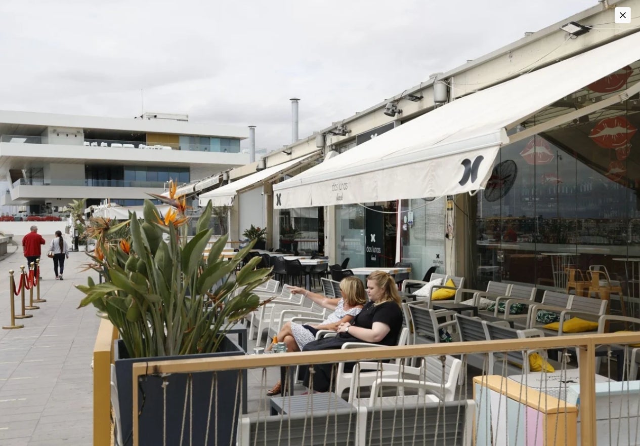 Un juzgado paraliza la orden de cierre del Ayuntamiento de tres restaurantes de la Marina de Valencia