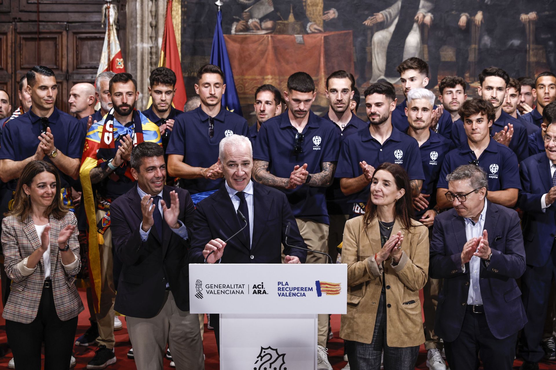 La rúa de celebración del ascenso del Levante, en imágenes