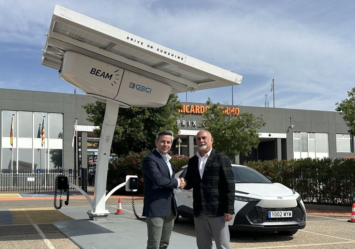 Nicolás Collado, director del Circuit, junto a Armando Salvador, director general de GECI AEROESPACE.