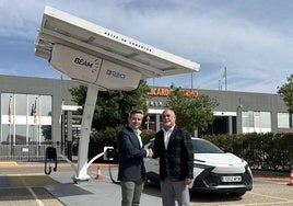 Nicolás Collado, director del Circuit, junto a Armando Salvador, director general de GECI AEROESPACE.