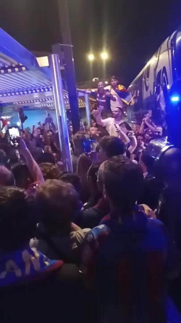 Los héroes levantinistas de Burgos recibidos a lo grande por la afición en Valencia