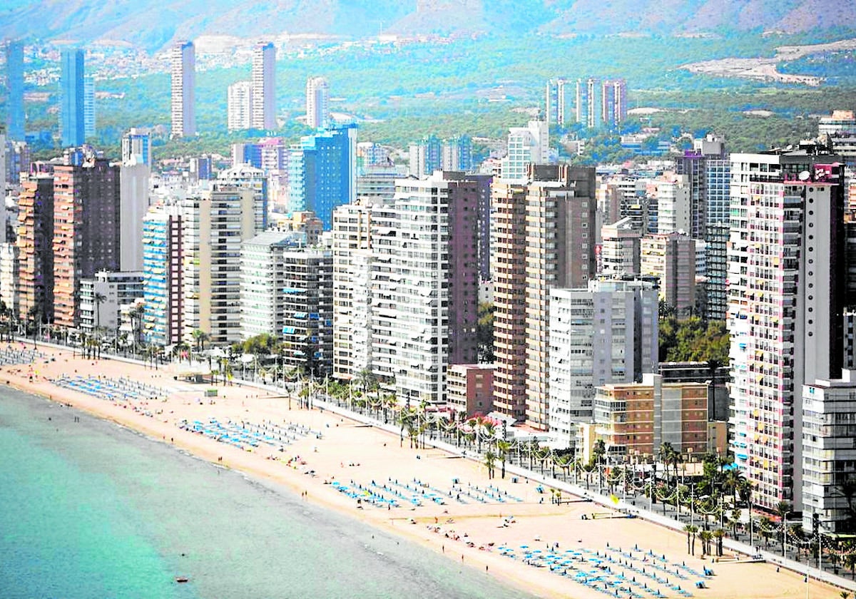 Más de 17.000 familias afectadas por la dana han solicitado ya el bono gratis del Consell para viajar