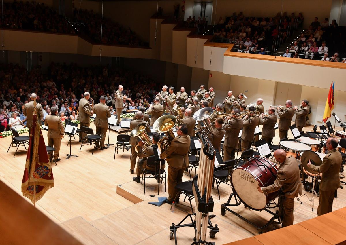 Imagen secundaria 1 - Imágenes del concierto celebrado este domingo con motivo del Día de las Fuerzas Armadas.