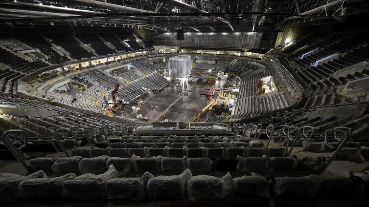 Interior del Roig Arena desde el anillo superior de las gradas.