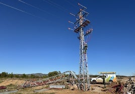 Labores de reparación en una instalación de Iberdrola.