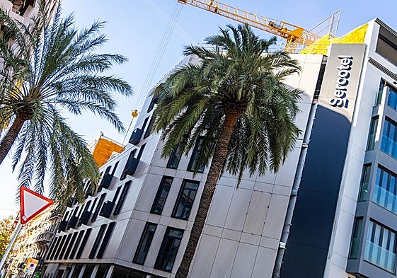 El hotel que está cerca de abrir sus puertas al principio de la calle Cuba.