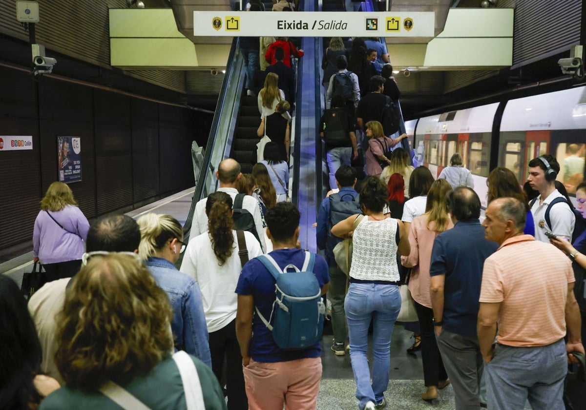 La huelga deja una incidencia de apenas el 1% en la comunitat y atascos matinales en transportes | las provincias