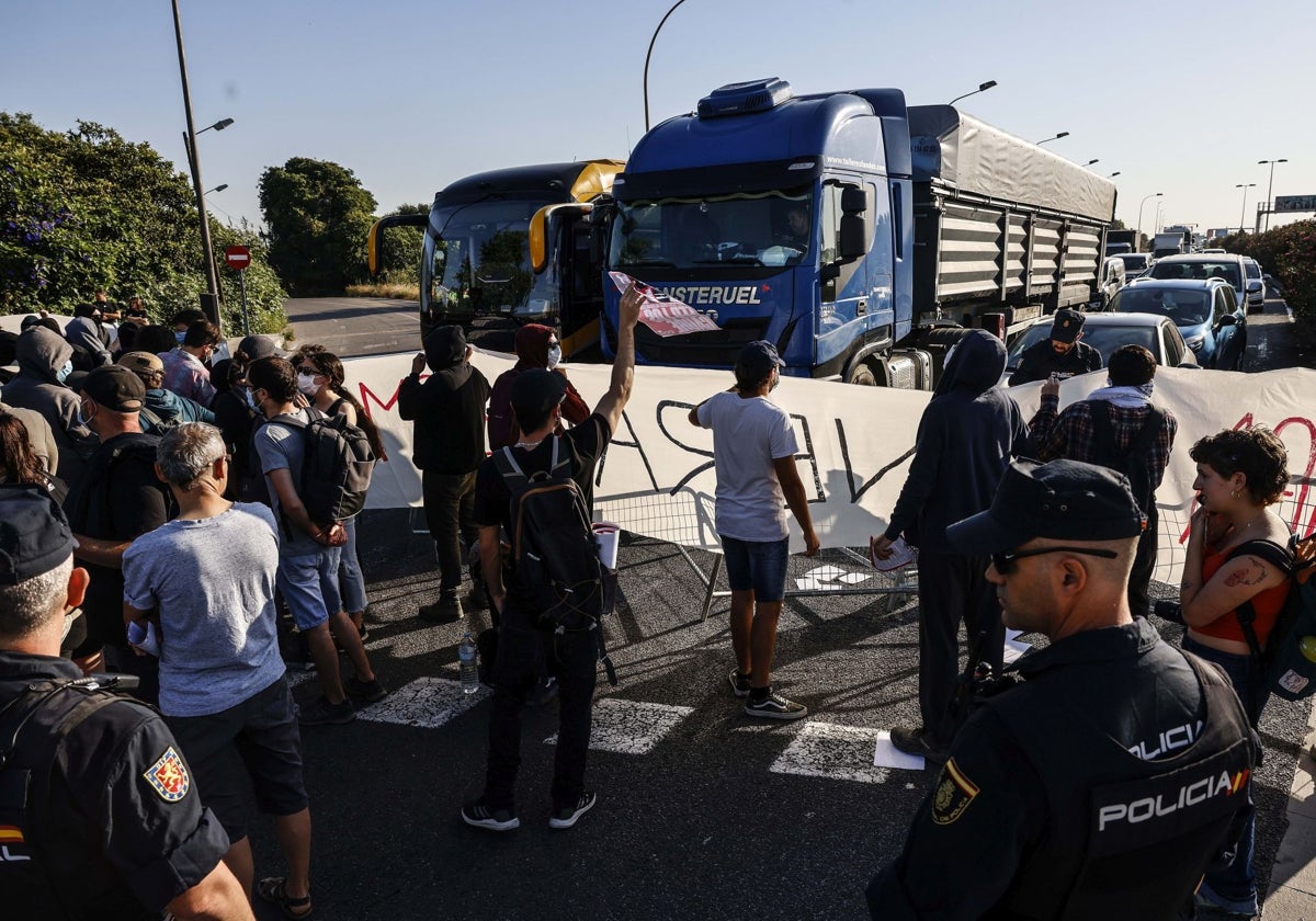 Los piquetes y los cortes en el by-pass por la huelga no lastran la actividad del tejido empresarial