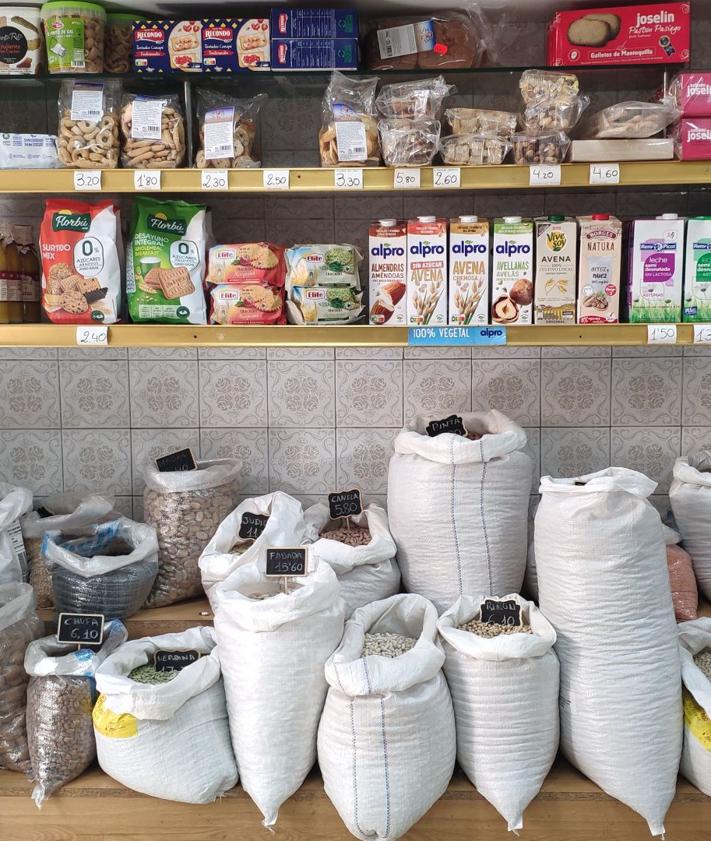 Imagen secundaria 2 - El Niño Llorón, el ultramarinos centenario de Ruzafa donde un bocata cuesta 1,5 euros