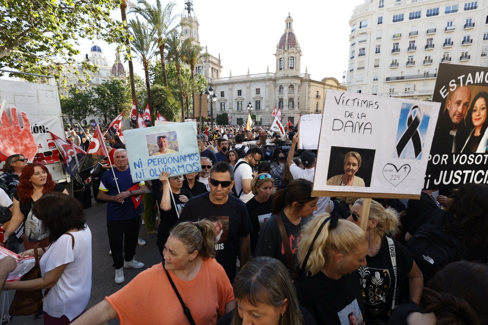 FOTOS | Séptima manifestación en Valencia por la gestión política de la dana