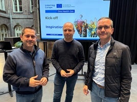 El presidente de la Mancomunitat, junto a los alcaldes de Moixent y Canals, en Finlandia.