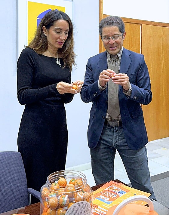 Elena Sánchez, prresidenta de Casa Caridad, y Carlos Bermúdez, CEO de Trolli.