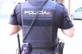 Un agente de la Policía Nacional.