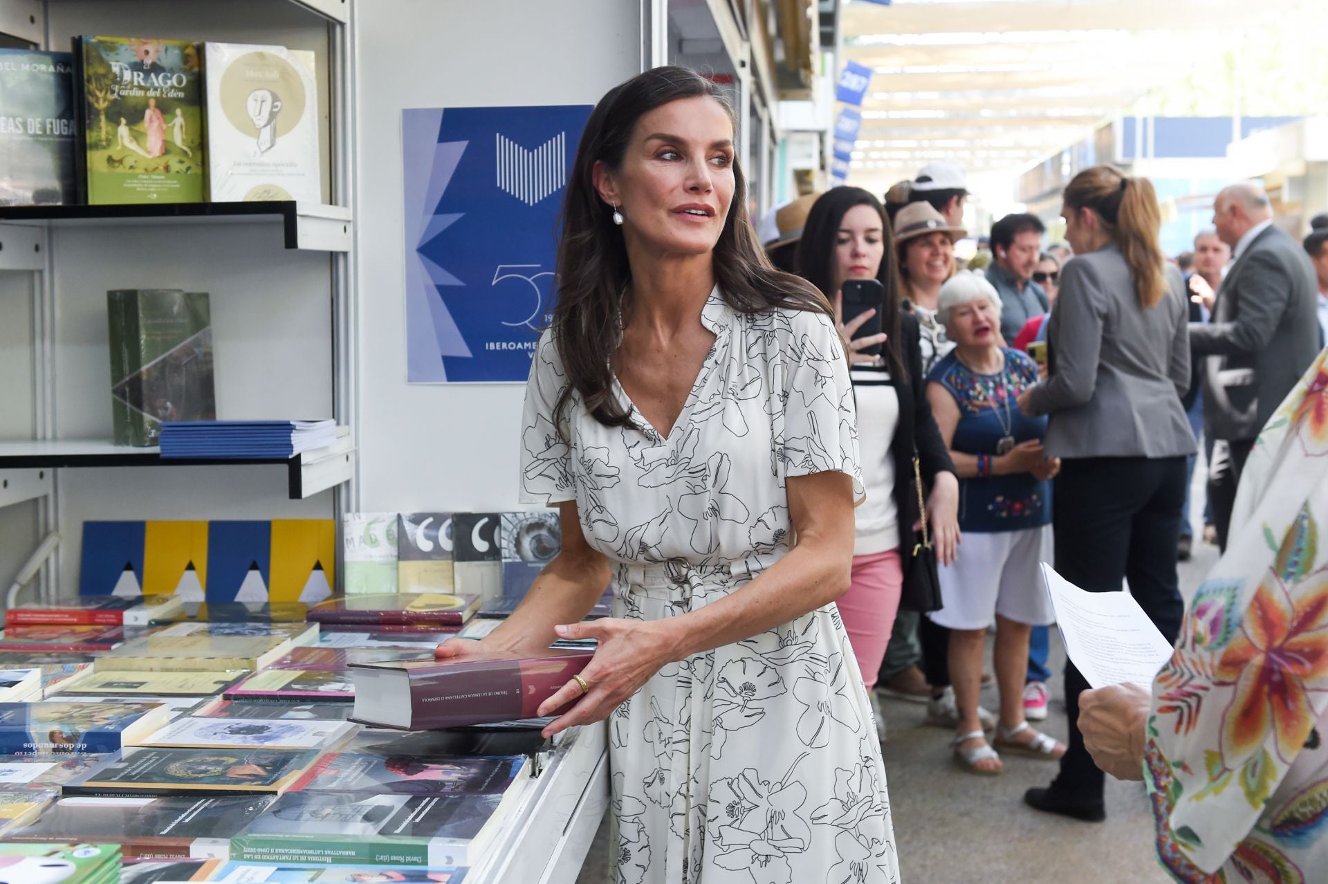 La reina Letizia inaugura la 84ª edición de la Feria del Libro de Madrid