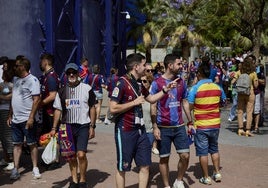 Cientos de aficionados, en la Fan Zone este domingo.