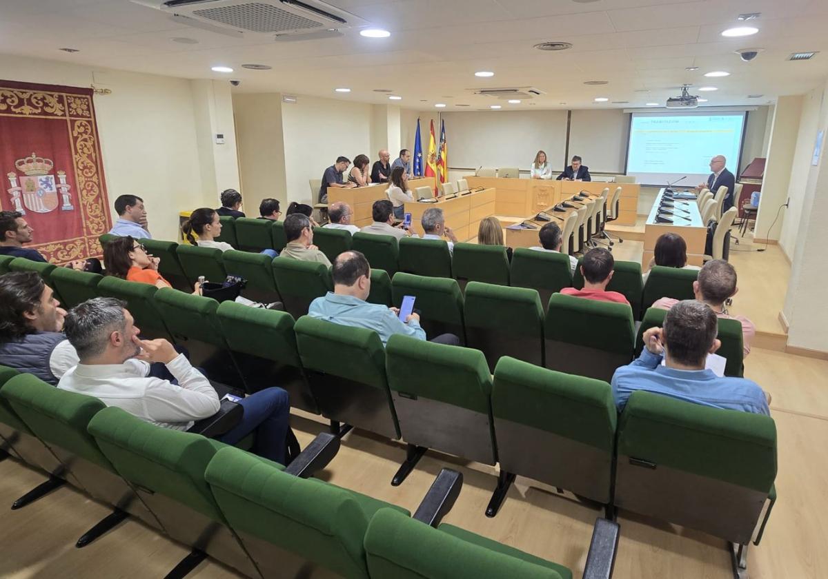 El ivace+i presenta a los empresarios y comerciantes locales el plan ara empreses | las provincias