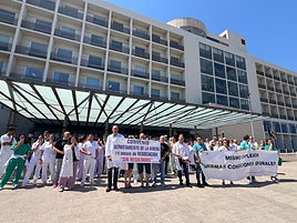 Protesta de los trabajadores del Hospital de la Ribera.