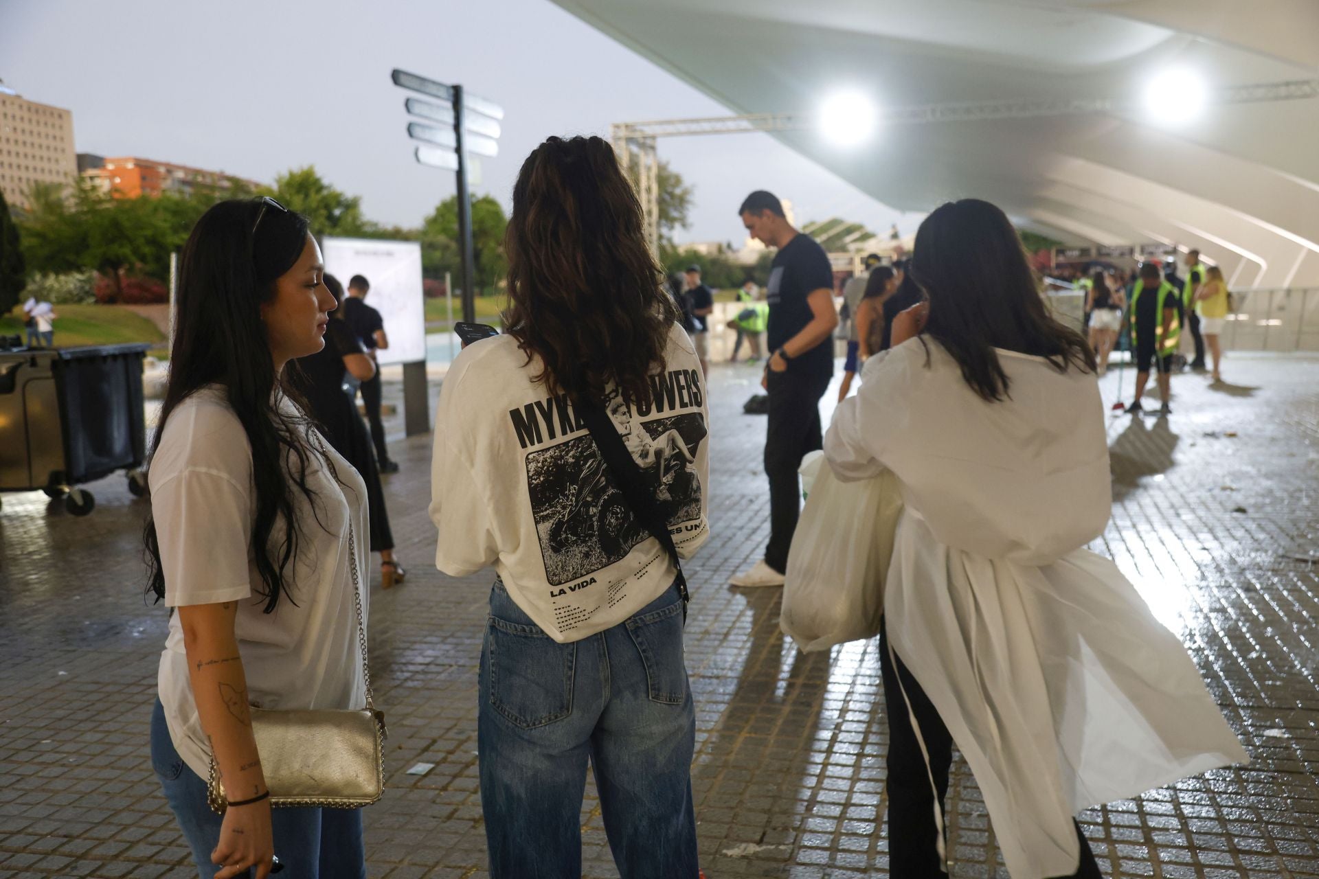 FOTOS | La lluvia obliga a suspender el concierto de Myke Towers en Valencia
