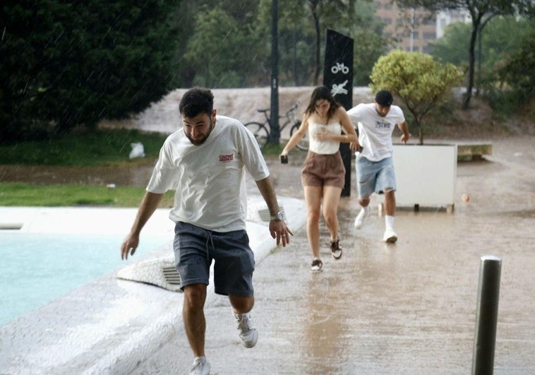 Los asistentes al concierto de Myke Towers.