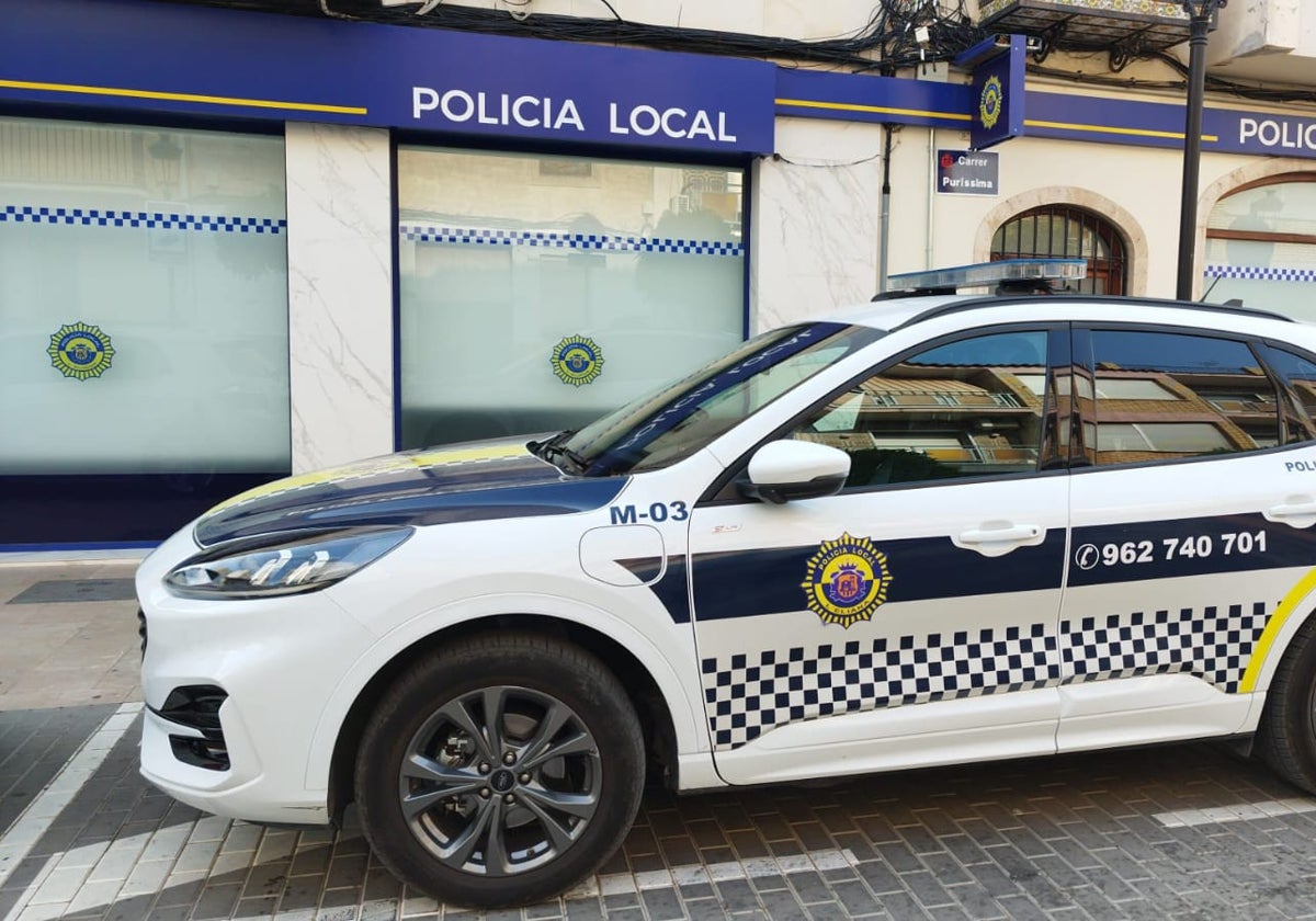 Un coche patrulla de la Policía Local de l'Eliana.