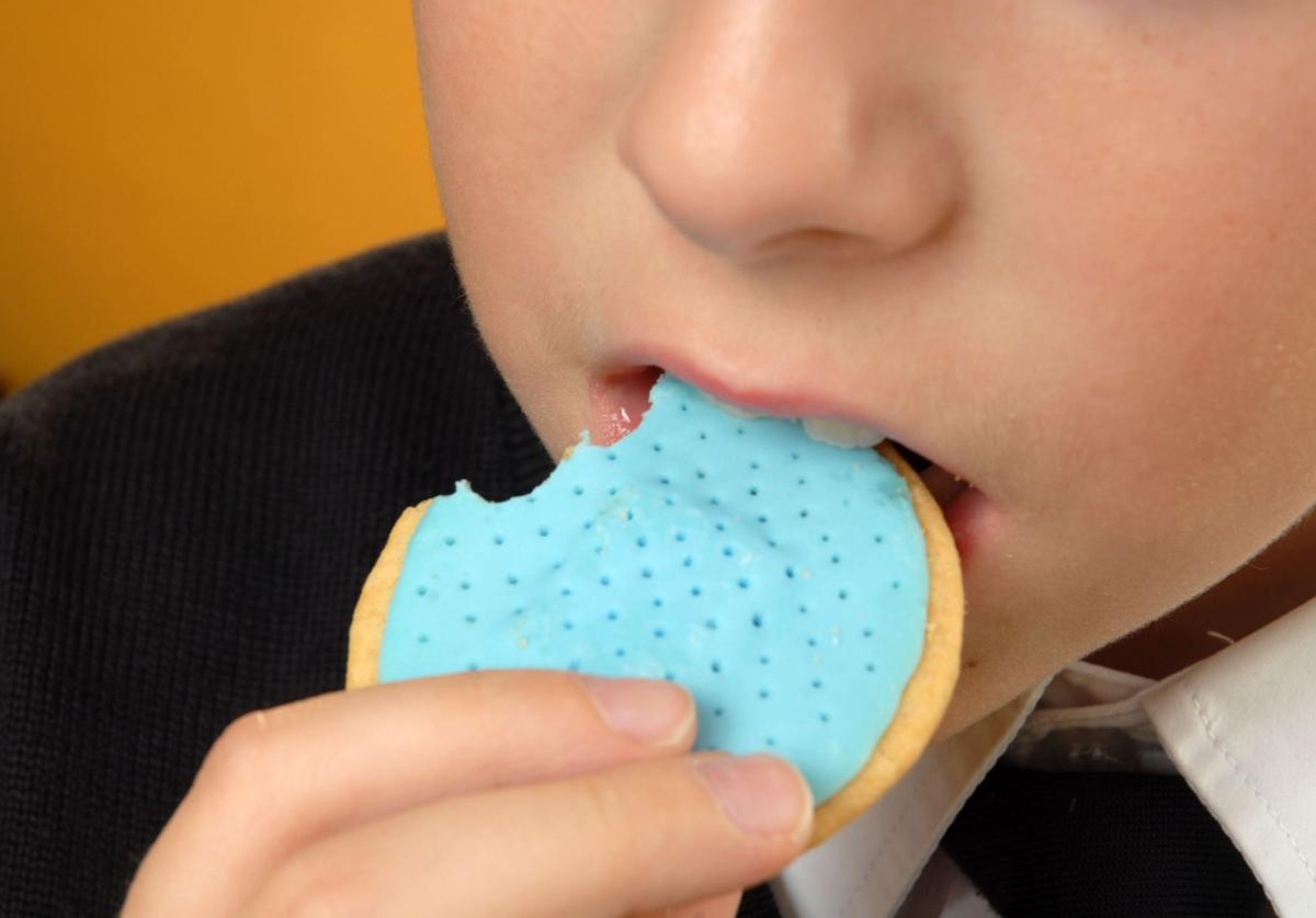 Un nutricionista explica por qué «es más peligroso obligar a un niño a comer lentejas que permitirle que tome Red Bull»
