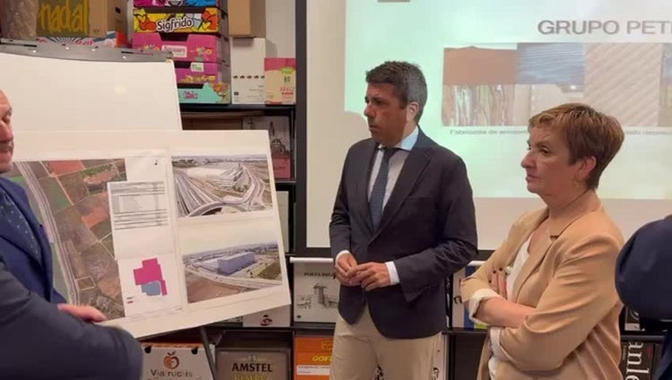Mazón visita una empresa afectada por la dana en Picanya