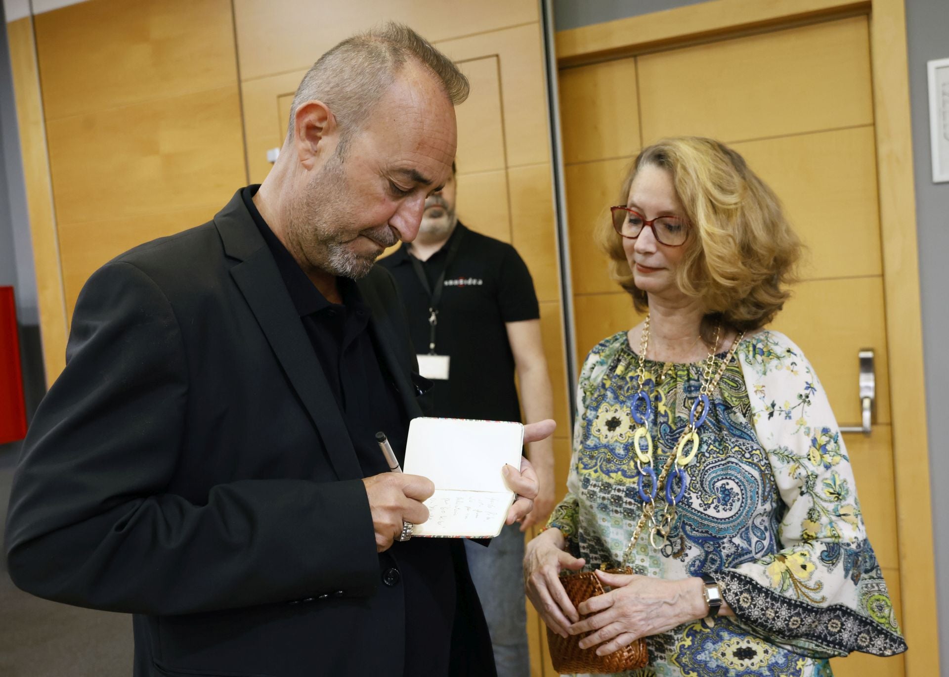 FOTOS | Esteban González Pons presenta su novela en Aula LAS PROVINCIAS