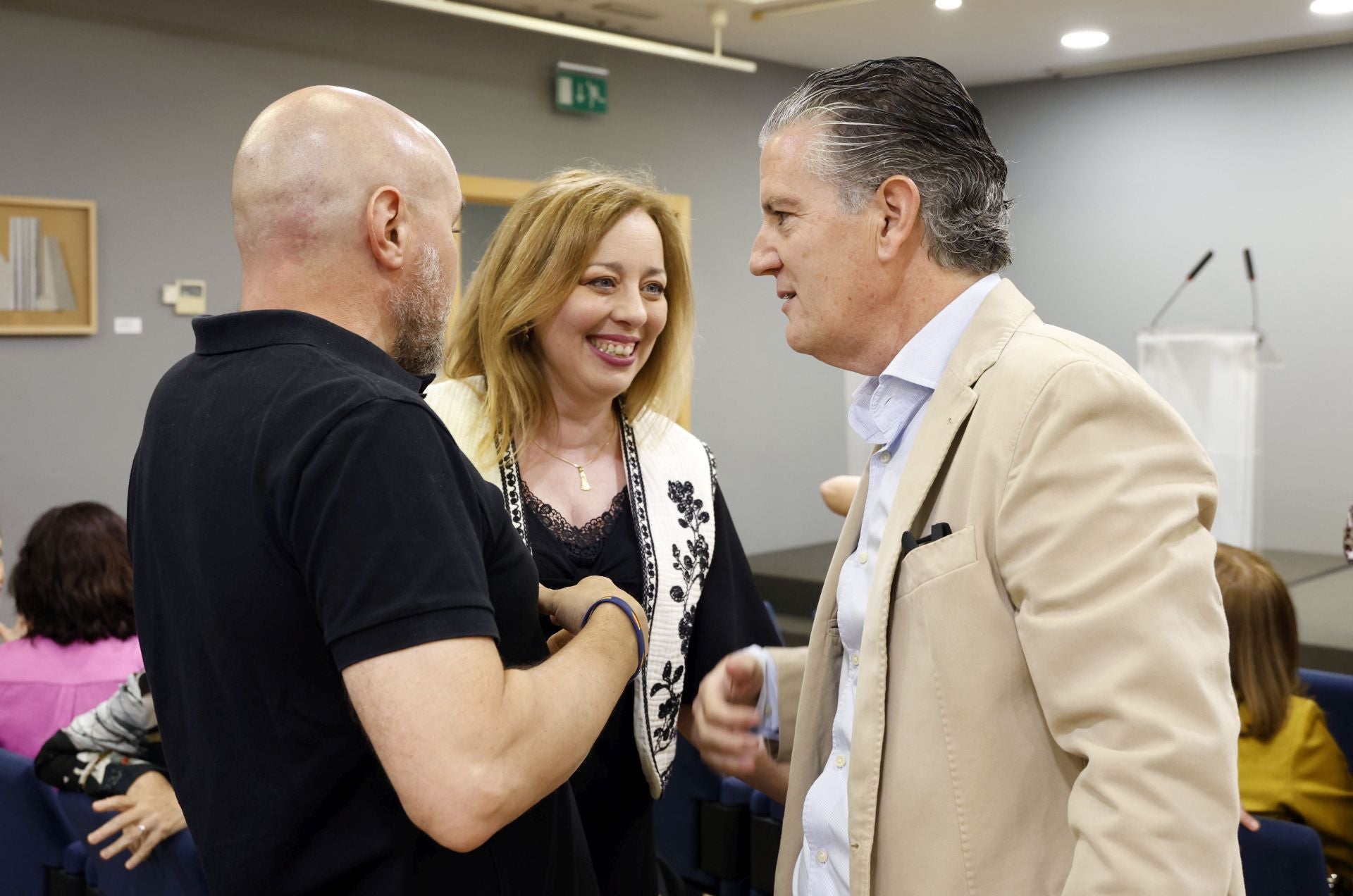 FOTOS | Esteban González Pons presenta su novela en Aula LAS PROVINCIAS