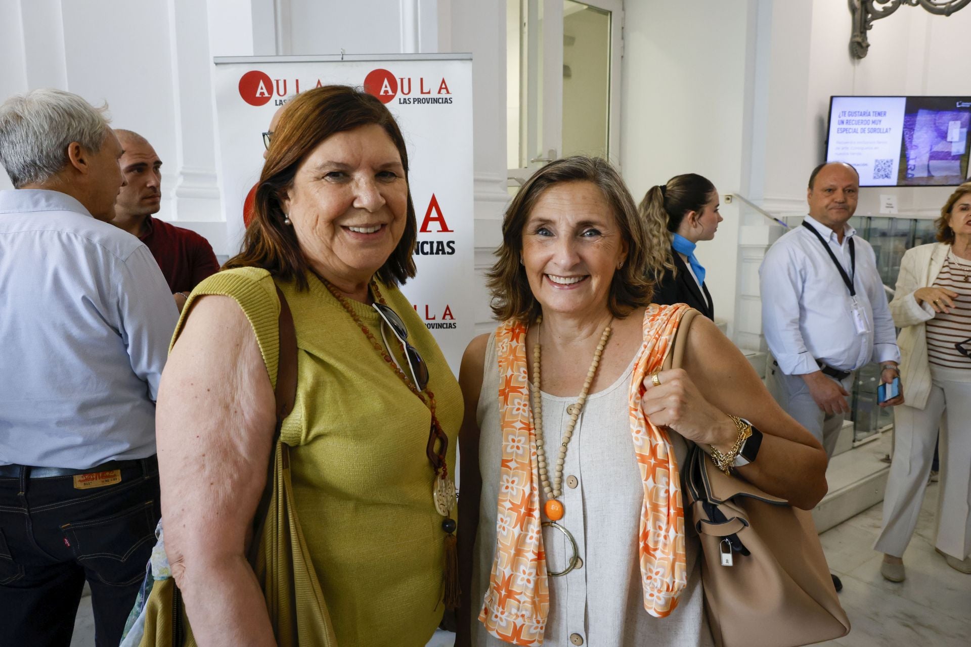 FOTOS | Esteban González Pons presenta su novela en Aula LAS PROVINCIAS